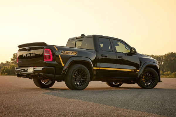 Заводской тюнинг для Ram 1500 Rumble Bee: большие &laquo;мясорубки&raquo;, подвеска, выхлоп, декор