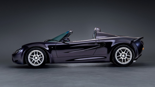 Рестомод Analogue VHPK на базе Lotus Elise S1: водитель по центру и масса менее 600 кг Рестомод Analogue VHPK на базе Lotus Elise S1: водитель по центру и масса менее 600 кг