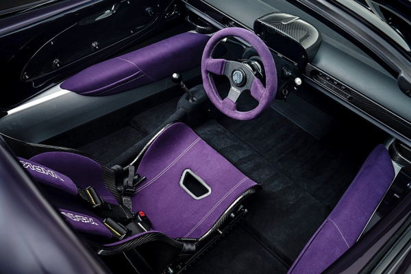 Рестомод Analogue VHPK на базе Lotus Elise S1: водитель по центру и масса менее 600 кг Рестомод Analogue VHPK на базе Lotus Elise S1: водитель по центру и масса менее 600 кг