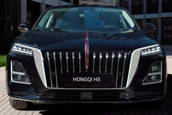 До России добрался обновленный седан Honqi H5 До России добрался обновленный седан Honqi H5