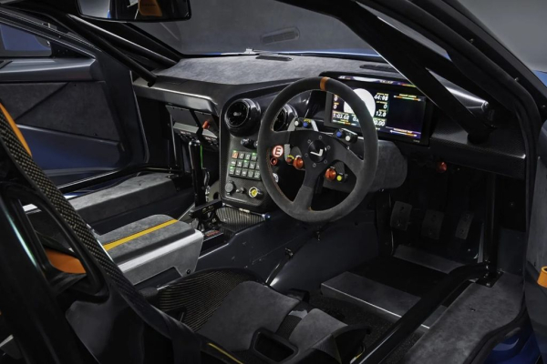 Возрожденный Jensen Interceptor получил двигатель мощностью 1 217 л.с. Возрожденный Jensen Interceptor получил двигатель мощностью 1 217 л.с.