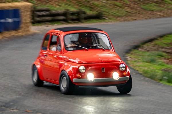 Старый Fiat 500, простоявший 25 лет в сарае, превратился в изысканный рестомод Scattante Старый Fiat 500, простоявший 25 лет в сарае, превратился в изысканный рестомод Scattante
