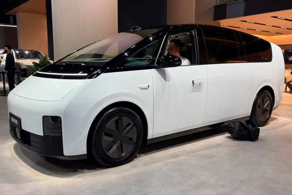 Китайцы из Li Auto представили второе поколение минивэна Mega