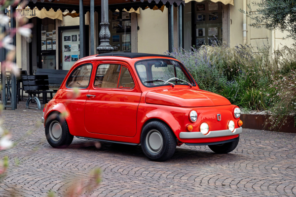Старый Fiat 500, простоявший 25 лет в сарае, превратился в изысканный рестомод Scattante Старый Fiat 500, простоявший 25 лет в сарае, превратился в изысканный рестомод Scattante