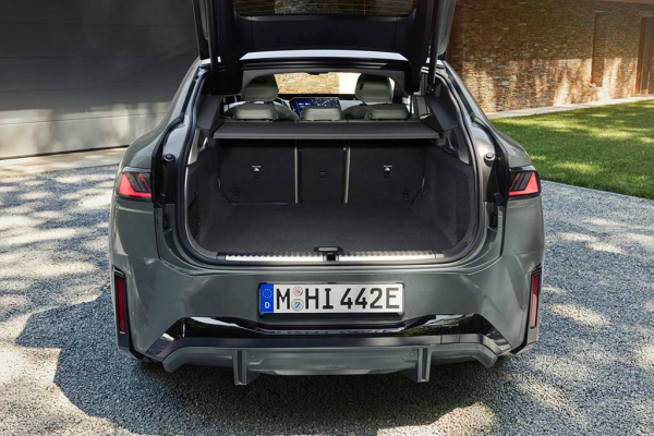 Немцы представили купеобразный электрический кроссовер BMW iX4