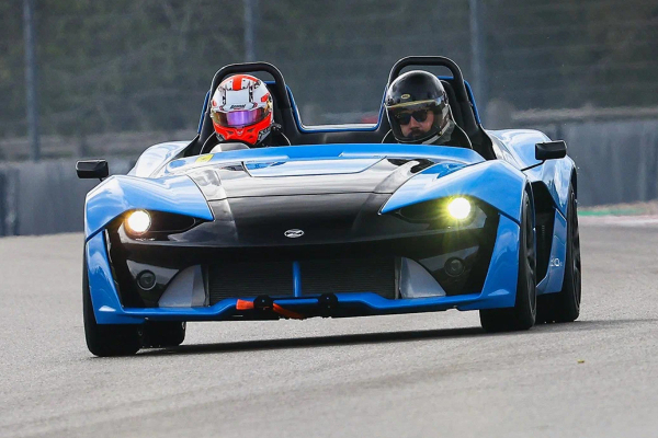 Zenos E10: до 480 л.с. на тонну и цена от 150 тысяч долларов Zenos E10: до 480 л.с. на тонну и цена от 150 тысяч долларов