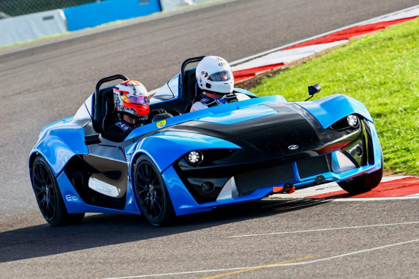 Zenos E10: до 480 л.с. на тонну и цена от 150 тысяч долларов Zenos E10: до 480 л.с. на тонну и цена от 150 тысяч долларов